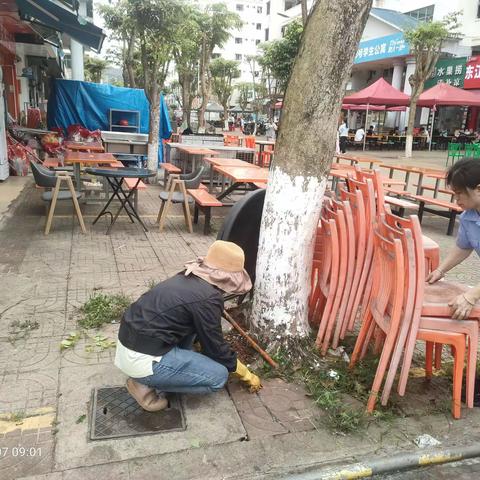 琼台宿管中心开展学生公寓7、8栋周边环境卫生整治活动