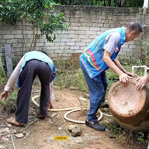 预防登革热，整治环境卫生