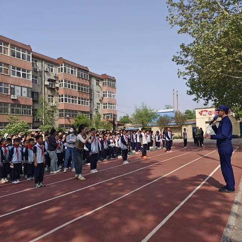 丛台大队走进辖区小学开展春季学校春季消防“大培训、大演练”活动