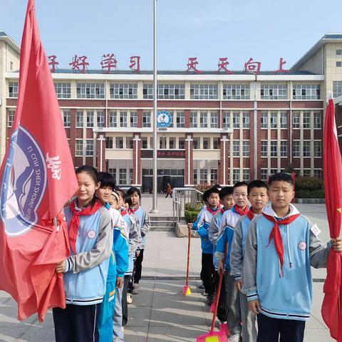 缅怀先烈，致敬英雄——李村镇中心小学清明祭扫活动