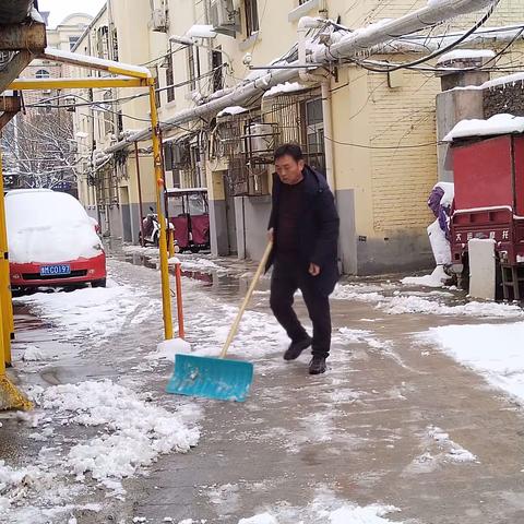 解民忧清积雪  保障出行暖人心