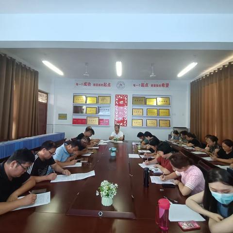 坚守初心，师德为先——  新店四小开展师德师风主题培训学习纪实