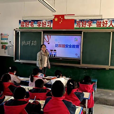 校园防踩踏  安全伴我行——谢集小学防踩踏应急疏散逃生演练