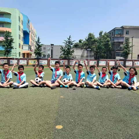 绿茵场上竞风采 少年逐梦向未来——益阳市人民路小学三年级班级足球比赛 2105班精彩表现