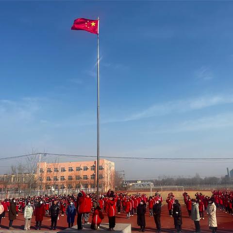 龙行龘龘启新程，美美与共向未来——冠县定远寨镇明德小学新学期升旗仪式