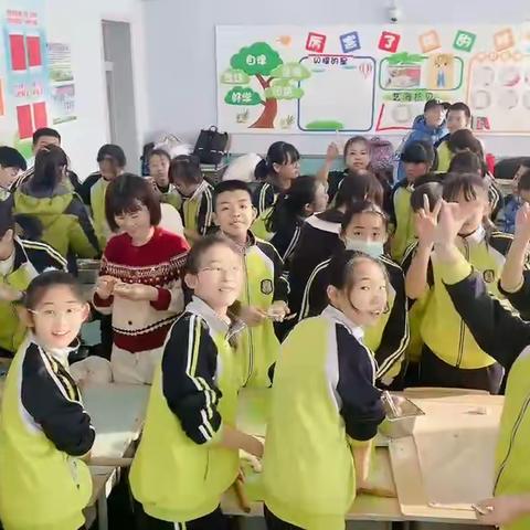 “劳动领航 淬炼成长”系列活动之争做“饺饺者”——六年五班