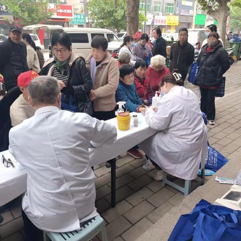 重阳送温暖 义诊暖人心
