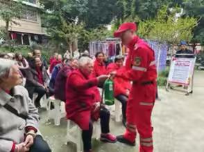 顺江社区开展关爱老人·安全相伴活动