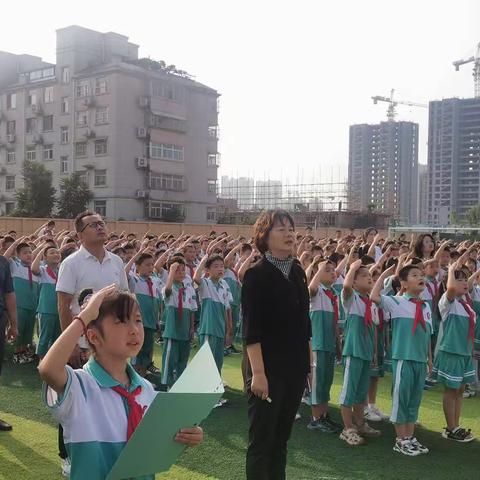 “师恩似海 引路繁星”——明达街小学教师节主题升旗仪式