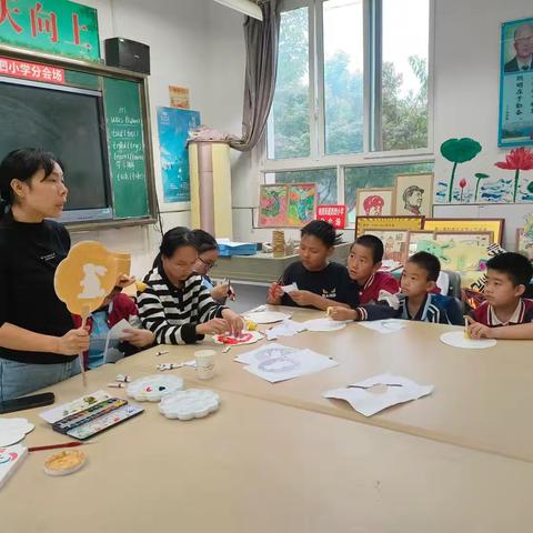 砲里街道西垇小学美术社团玉兔团扇制作活动纪实