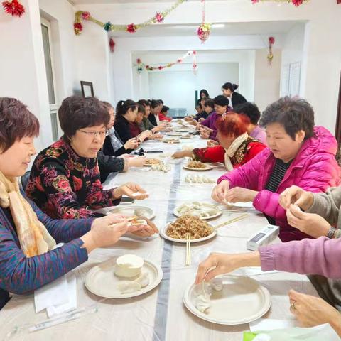 工农街道金河社区开展“情暖立冬饺香满园”立冬包饺子活动