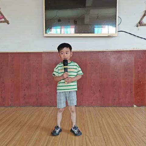 爱心幼儿园小二班儿歌朗诵