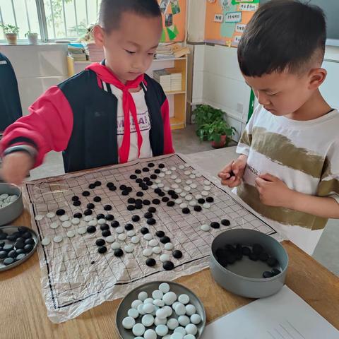 方寸之间，黑白博弈——耿镇中心小学“弈秋棋社”课后服务4月活动简报