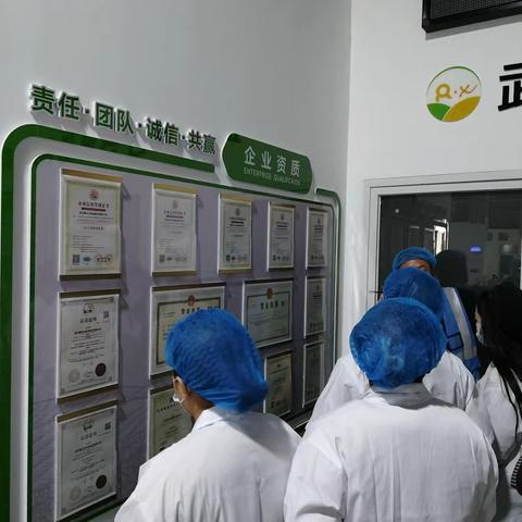 《共筑藏龙中学食品安全防线：食材配送企业实地检查》