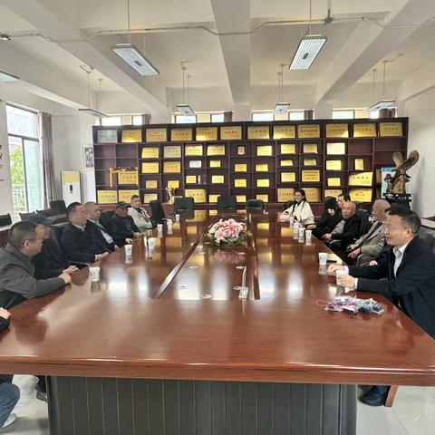 一朝执教情，岁岁重阳聚