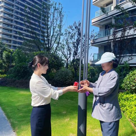 心系员工，夏送清凉——自然界河山开展防暑降温送清凉活动