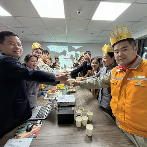 三月春风暖人心，集体生日共欢庆——自然界河山物业服务中心举办一季度员工集体生日会活动