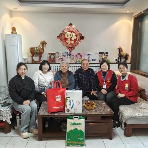 重阳送暖！张庄路街道桃园南社区与华联超市共筑敬老情