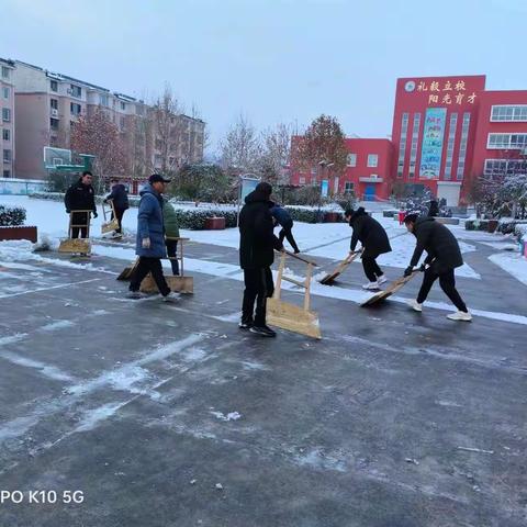 扫尘辞旧岁   清洁迎新春——滨河小学大扫除活动