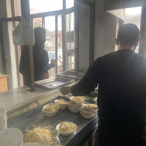 下裴村干部对包联食品企业进行4月份安全督导