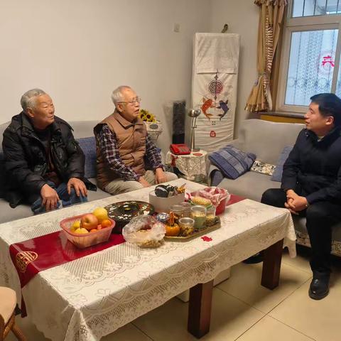 冯志东所长看望慰问七支部住院军休干部张凤岐