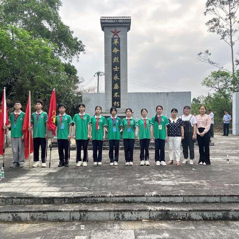 【党建+团队建】清明寄哀思，献花祭英烈——那梭中学“清明节”祭扫烈士墓活动