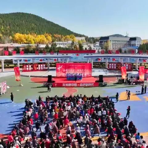 礼赞新中国 奋进新时代
