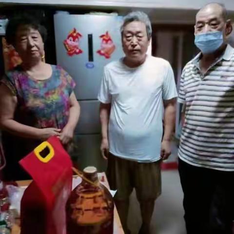 浓浓关怀情 温暖党员心——秀水园社区“七·一”走访慰问老党员和生活困难党员