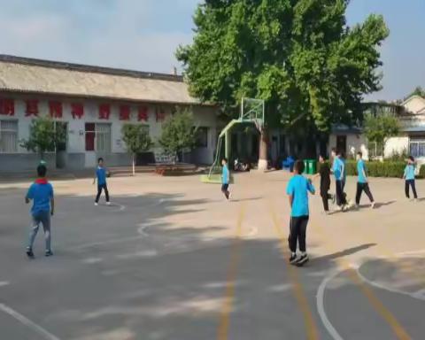 阳光体育 梦想飞扬   韩城市金城区陈家巷小学足球社团