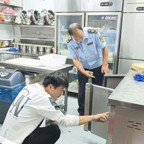 护航开学季，鱼化寨市场监管所聚焦校园周边食品安全