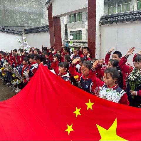 “清明祭先烈   丰碑励童心”——牛寨小学清明节扫墓活动