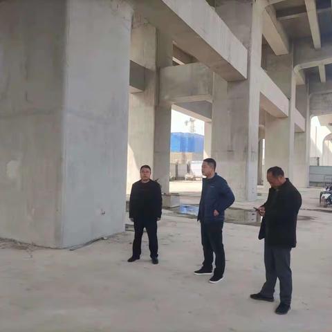 住建局加强建筑工地扬尘治理巡查