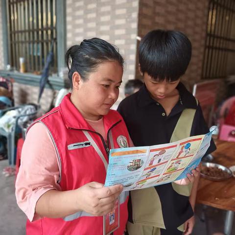 新龙镇新村网格员开展预防未成年人犯罪普法宣传