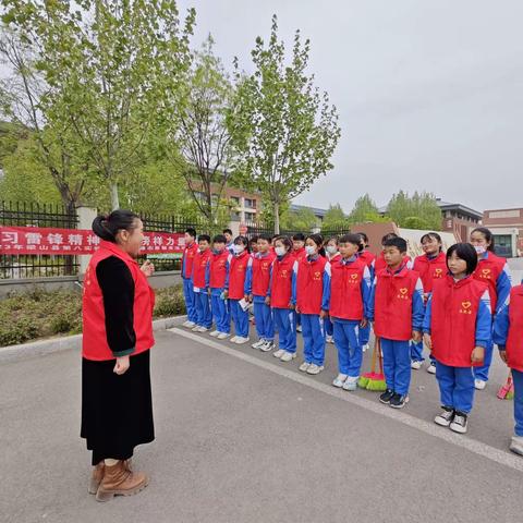 学雷锋精神   展志愿风采——梁山县第八实验小学开展社会服务公益劳动纪实