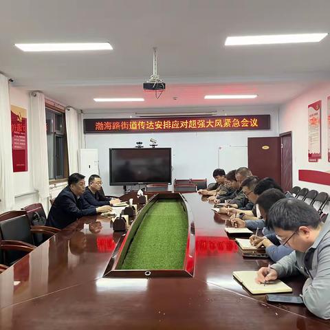 守牢底线、防范风险、服务民生