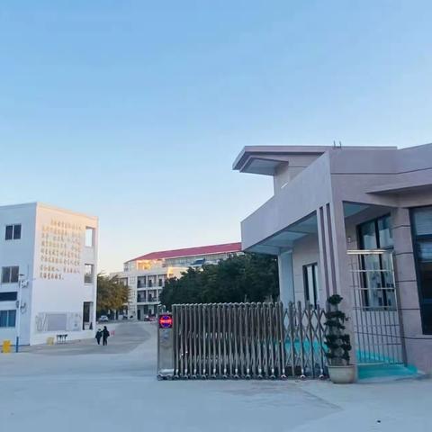 “校园安全，你我同行”——  秀峰小学校园安全宣传篇