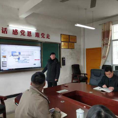 专家入校赋能，共筑学生心理防线