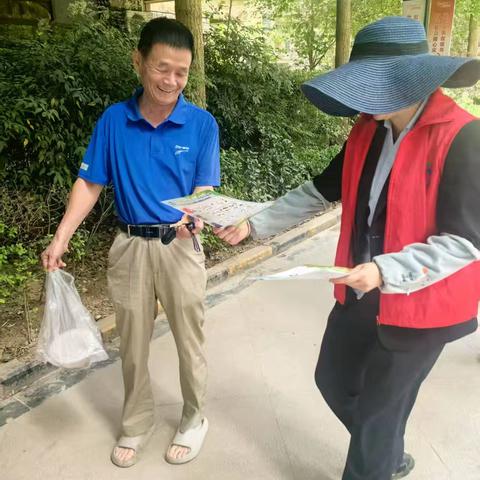 草场坡社区开展垃圾分类宣传活动