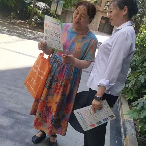 草场坡社区开展垃圾分类宣传活动
