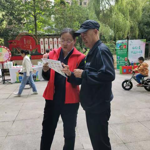 草场坡社区开展垃圾分类宣传活动