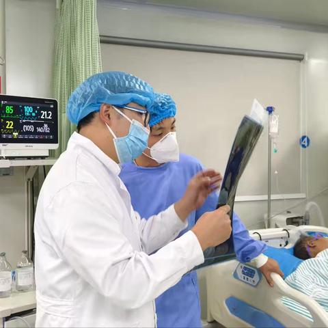 2025年重症医学科第四季度优质服务小结