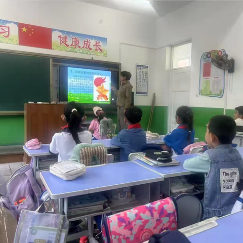 牢记党的教导  争做强国少年——北票市第三小学新生入队仪式