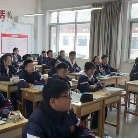 满怀激情歌唱 充满干劲学习