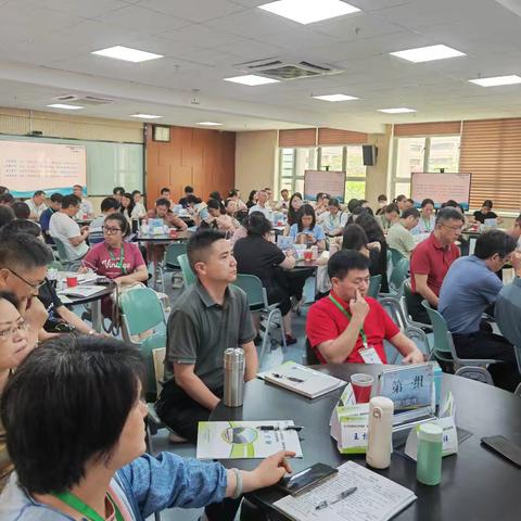 校本研修话教育 “一校一案”谋发展