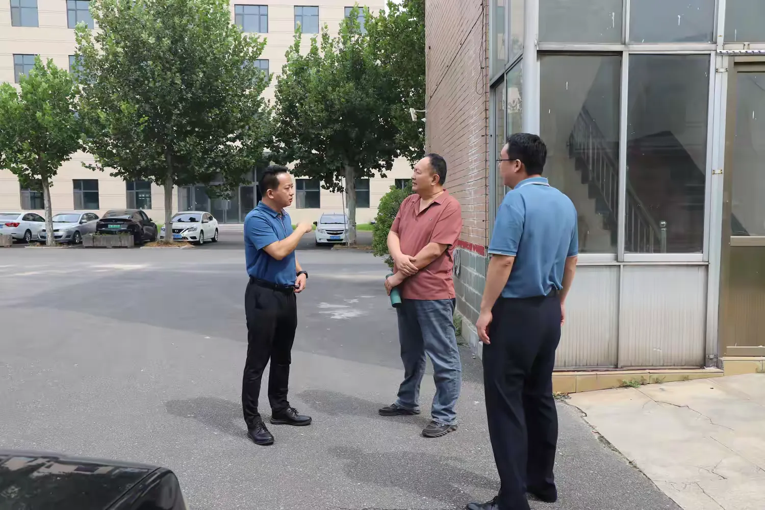 简篇-精准服务解企忧 同心护航促发展——曹范街道商会、区新联会曹范分会开展惠企服务活动