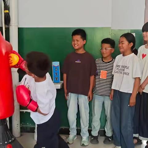 呵护心灵 向阳生长——双塔镇中心小学开展心理咨询室参观活动