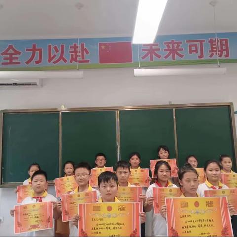 表扬优秀学生，彰显榜样力量——东明县大屯镇中心小学各班优秀学生表扬大会