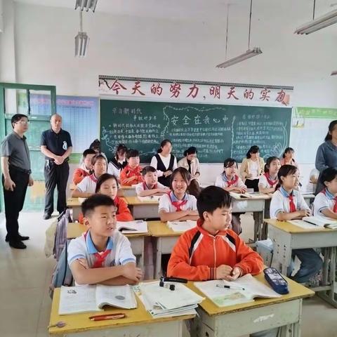 开放的课堂，怒放的风采——龙王庙学区集体备课第一站：万楼小学活动纪实