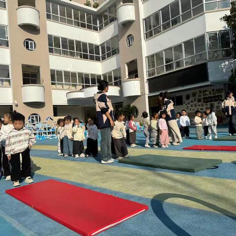 “跃”运动 “悦”健康 ——记弋阳县第一幼儿园小班冬季运动会