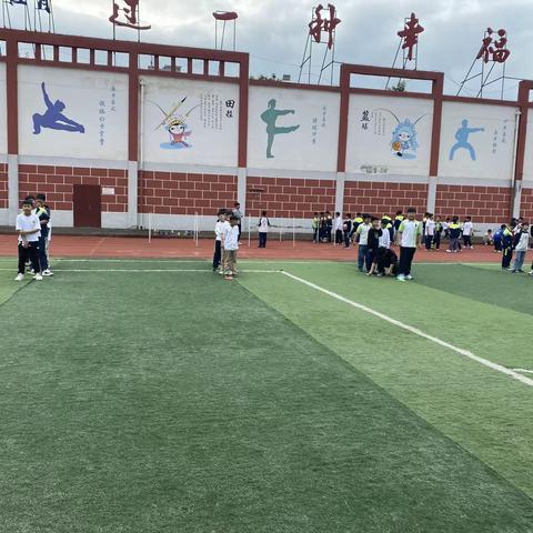 洛阳伊河学校小学部六年级足球社团—指导教师郭培培